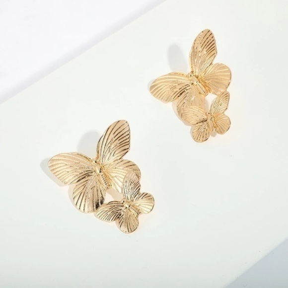 3/$30 💛🤍 Elegant Butterfly Metal Stud Earrings - Picture 3 of 7